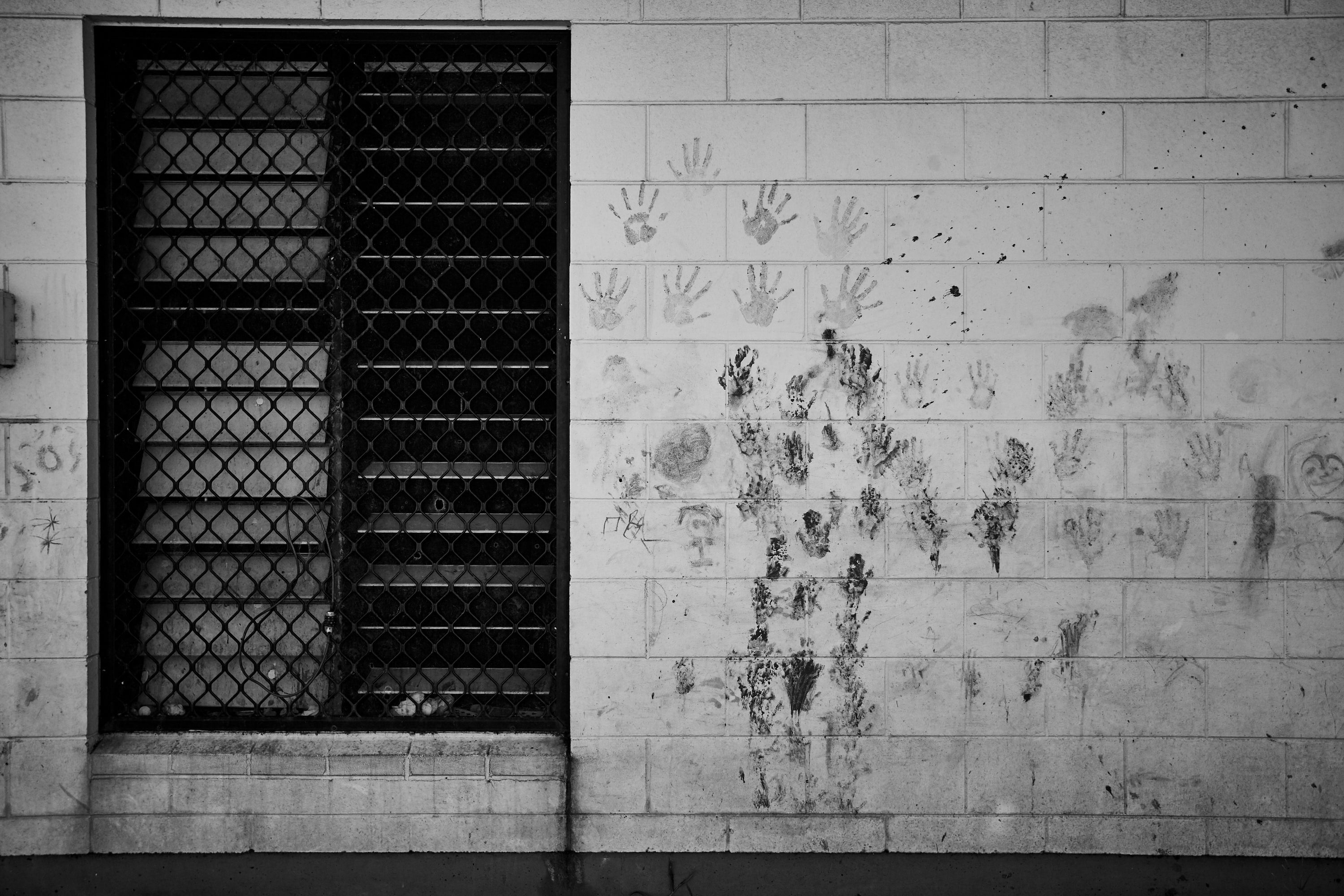 HANDPRINTS IN ARNHEMLAND