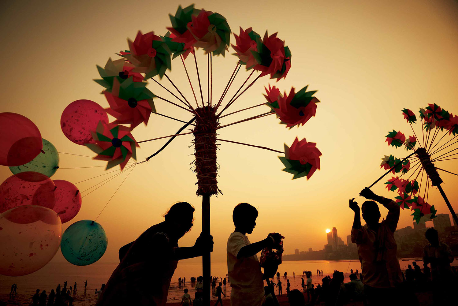 BEACH BALLOONS & WINDSPINNERS
